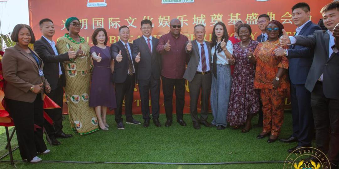A group picture with the President Mahama and other Ministers of State and Investors 